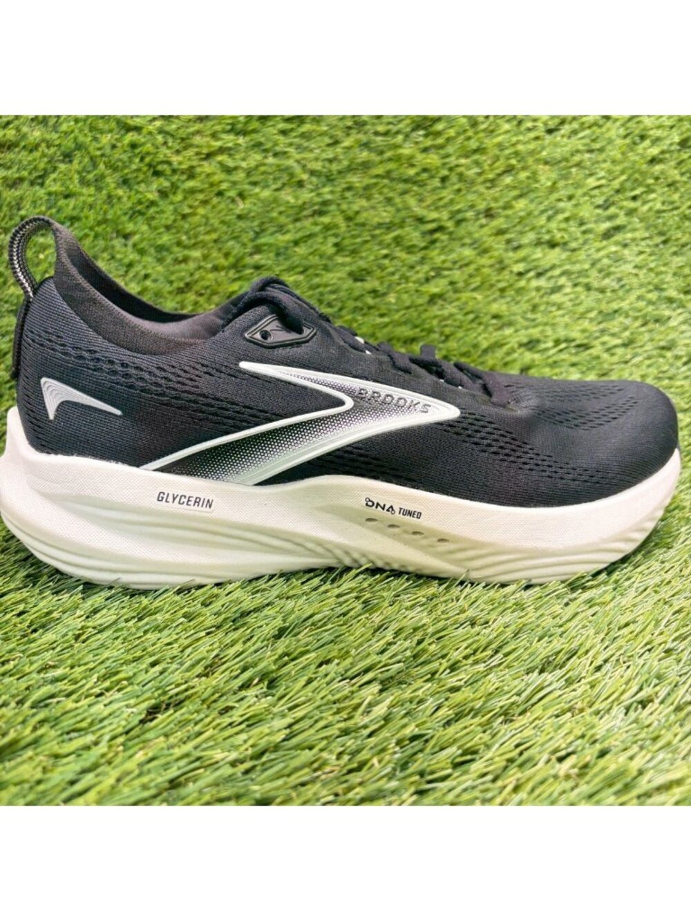 Brooks Glycerin 22 Womens Size 9D Black White Athletic Running Shoes Sneakers
